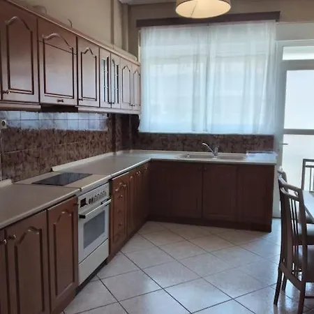 F2 Luxury فولوس